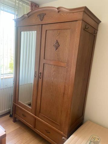 Eiken kast. Gratis ophalen.