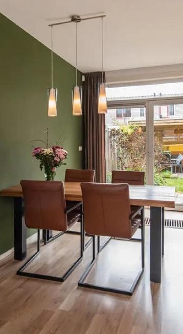 Gratis 4 eetkamerstoelen – opnieuw bekleding nodig