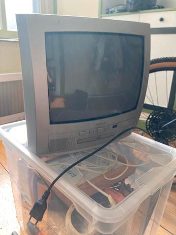 Finlux TV, gratis afhalen in Tholen, leuk voor retro games
