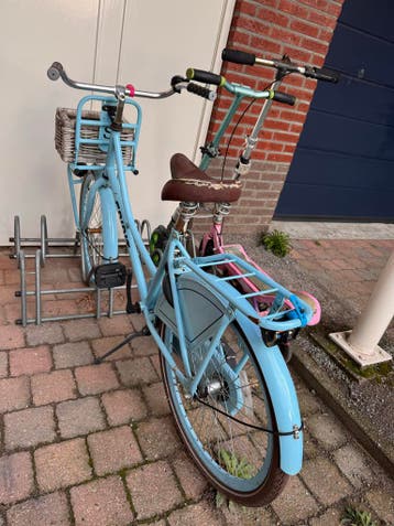 Leuke blauwe kinderfiets zonder mandje