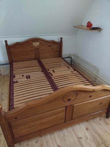 Houten tweepersoonsbed