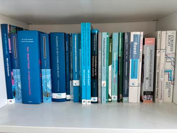 Diverse boeken rechtenstudie