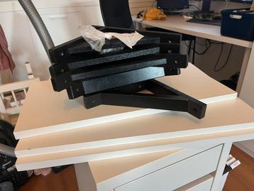 3x Witte Planken met Zwarte Houders en Schroeven