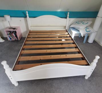 Twijfelaar bed 140x200cm met stevige lattenbodem