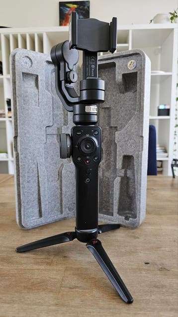 Zhiyun Smooth 4 gimbal – smartphone stabilizer
