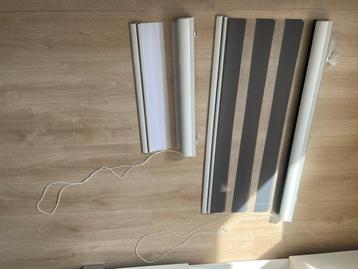 Dubbel rolgordijn donkergrijs en wit gratis ophalen