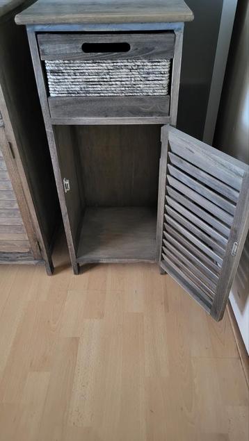 GRATIS Houten kastje met lade en deurtje