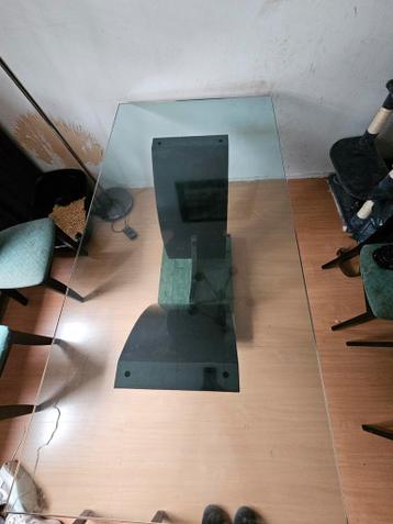 Glazen eettafel met Italiaans design onderstel