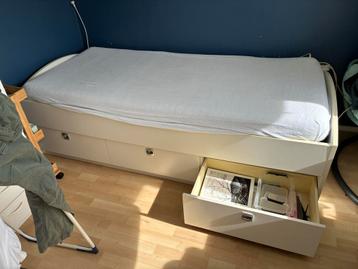 Eenpersoonsbed 90x200 met lades bedhoogte 51