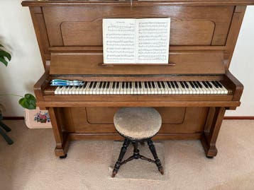 Antieke piano Feurich Leipzig met stoeltje