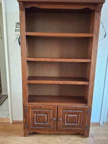 Gratis! Eikenhouten boekenkast.