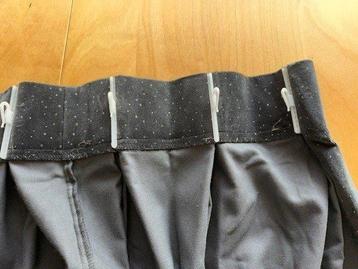 Gratis af te halen zwarte velours gordijnen