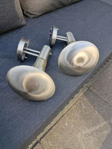 2 nog mooie tuinlampen