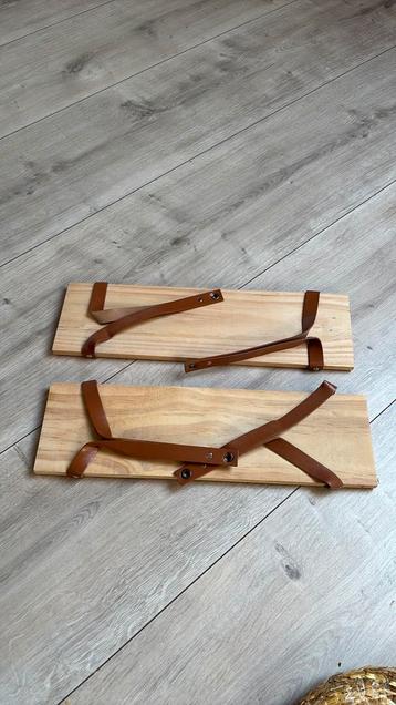 Gratis ophalen houten wandplanken met riemen nieuw!
