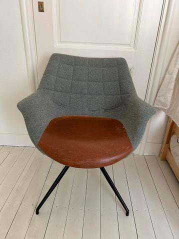 Zuiver stoel met gebruikssporen