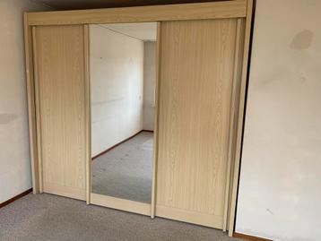 Garderobekast/Kledingkast met spiegel schuifdeuren