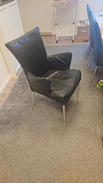 6 eetkamerstoelen gratis af te halen in Steenbergen