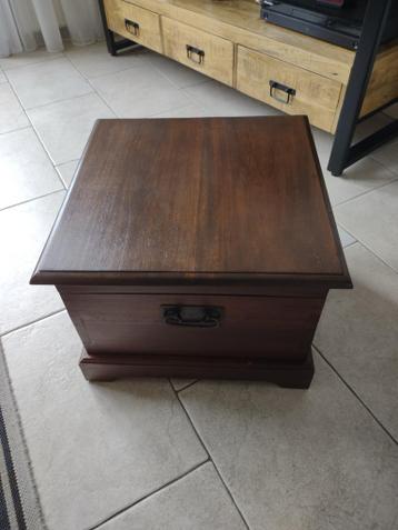 Houten kist met metalen sluiting