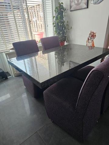 Natuurstenen eettafel met 4 stoelen gratis