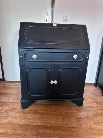 Zwarte secretaire in goede staat gratis af te halen