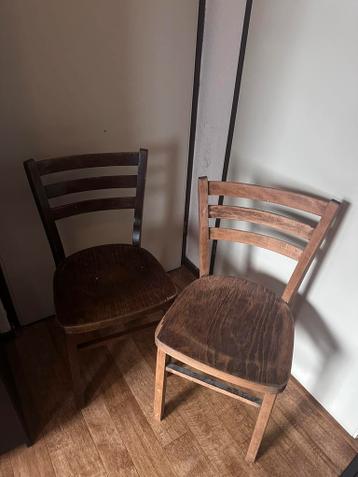 Twee stoeltjes gratis af te halen