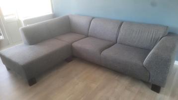 Gratis grijze gemêleerde hoekbank