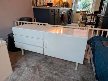 Witte ladekast met 3 laden en opbergvak