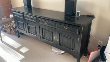 Gratis Grote zwarte kast (voor dinsdag!)