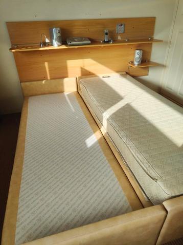 Tweepersoonsbed 2.10x1.60 met skai bekleding
