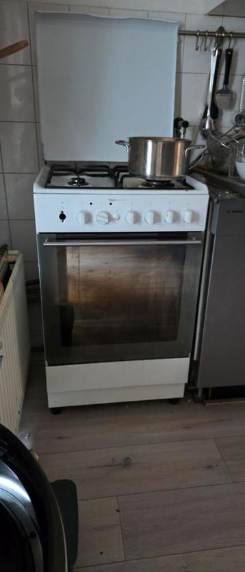 Gasfornuis met oven - gratis af te halen