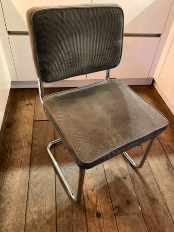 GRATIS 4 eettafelstoelen