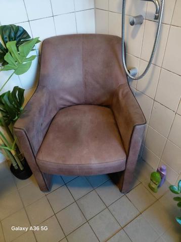 2x Bruine suède stoelen - gratis af te halen
