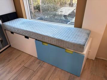 Gratis Ikea spelletjes lades, gebruikt als bankje met kussen