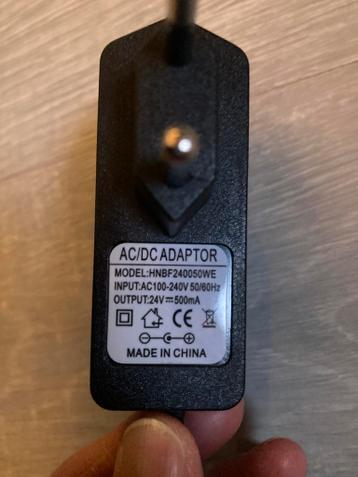 Gezocht AC / DC adapter 24v