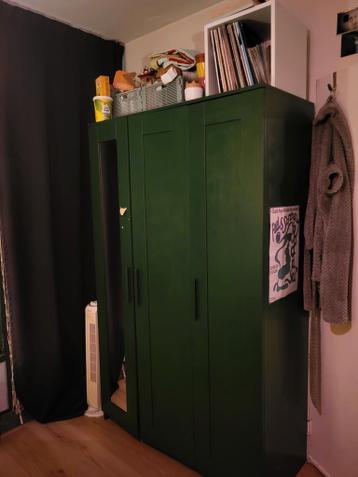 Ikea Brimnes kast - zelf bosgroen geschilderd :)
