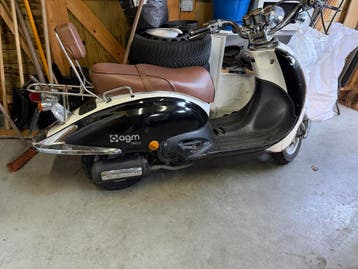 AGM Retro Scooter - Nieuwe achterband, start niet