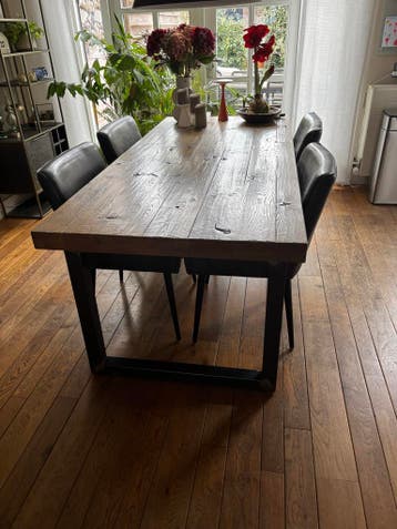 Geatus Eikenhouten eettafel met stalen onderstel 200x90