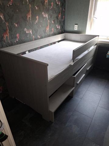 Kinderbed 200x90x90 met 2 opberglades