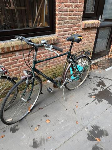 Kapotte fietsen voor oud ijzer