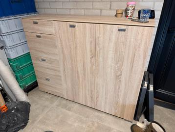 Kast met lades en deuren
