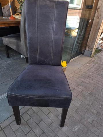 6 eetkamerstoelen. GRATIS