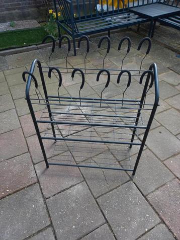 GRATIS Schoenenrek met haken - Zwart metaal