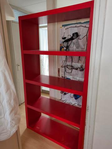 Rode ikea kast