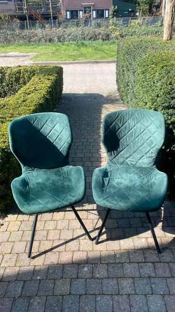 2 gratis donkergroene stoeltjes