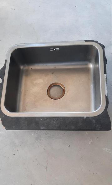 Gratis spoelbak van Ikea, breed 56, diep 46 en hoog 19 cm