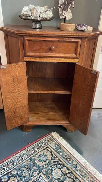 Gratis Houten Kastje met Lade en Deurtjes - 80x69x29 cm