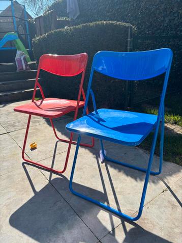 2 IKEA klapstoeltjes - Rood en Blauw