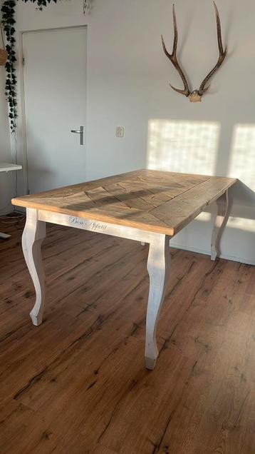 Houten eettafel met sierlijke poten 175x90, 6 personen