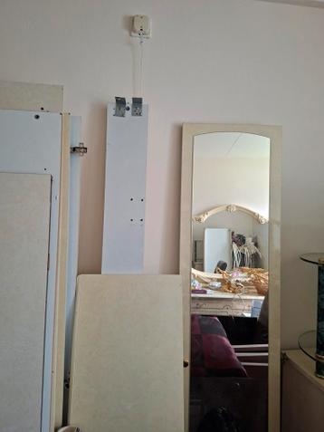 Complete slaapkamer met 6-deurs kast en nachtkastjes