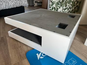 Salontafel mat wit met glazen blad (merk Karat)